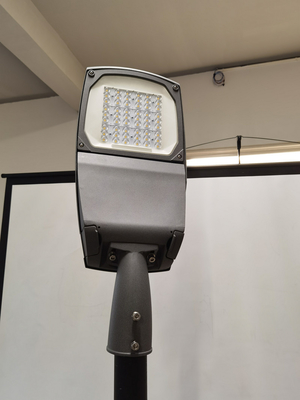 أضواء الشوارع LED الخارجية المصنوعة من الألومنيوم مع سائق يعتم ADC12160lm / W