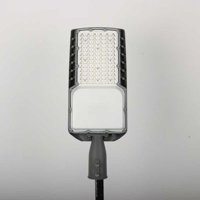 مصباح الشوارع LED الرمادي المسبوب بالألومنيوم للضوء السكني الجهد الدخالي AC90-305V